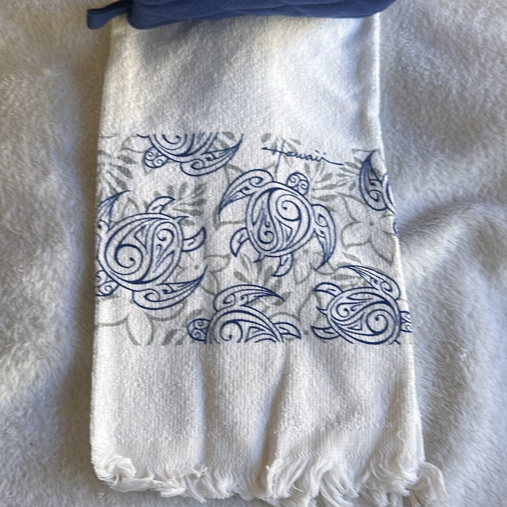 Hawaiian Blue White Pot Holder, Oven Mitt & Towel w/2 matching shot glasses - Picture 5 of 6